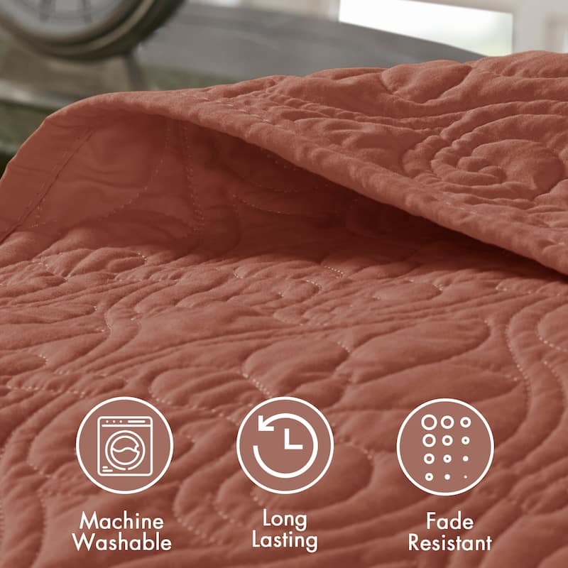 Madison Park Mansfield Reversible Oversized 3-piece Solid Texture Bedspread Quilt Set with Matching Shams
