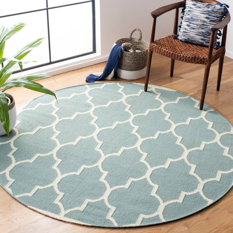SAFAVIEH Handmade Flatweave Dhurries Anniina Modern Moroccan Wool Rug - 6' Round - Light Blue/Ivory