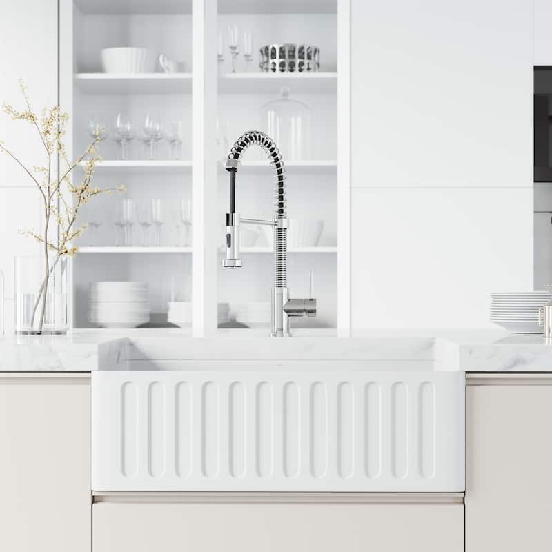 VIGO Edison 19" H Single Handle Pull-Down Sprayer Kitchen Faucet