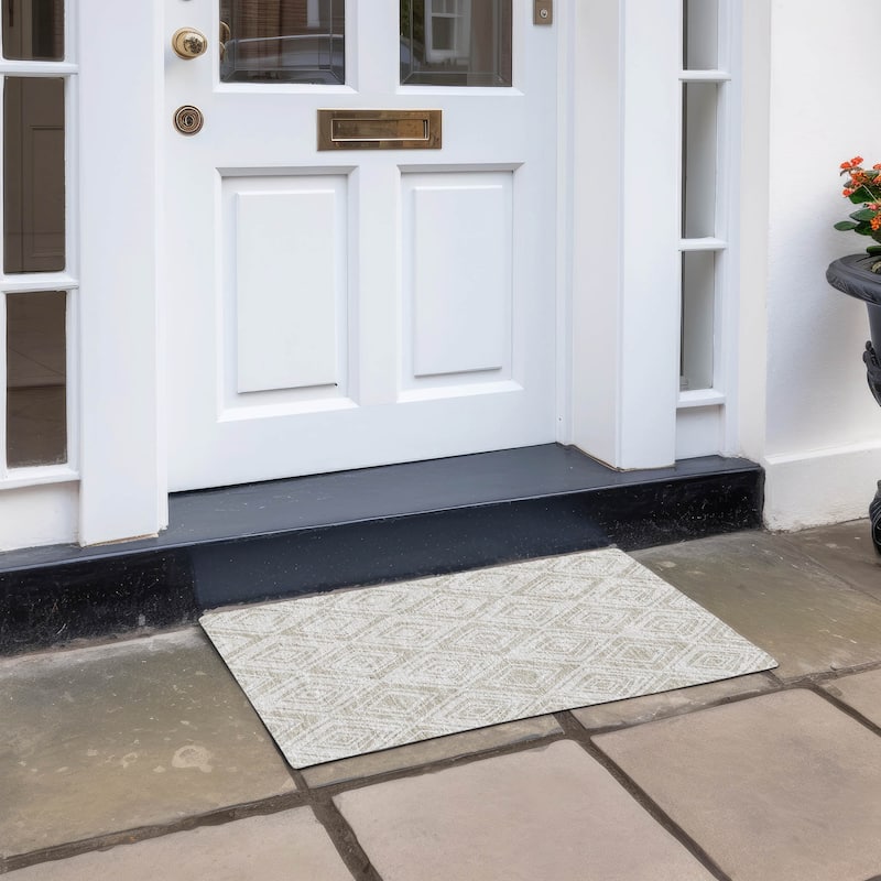 Machine Washable Indoor/ Outdoor Chantille Ombre Diamonds Rug - Beige - 1'8" x 2'6"