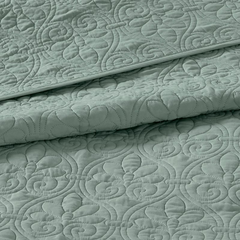 Madison Park Mansfield Reversible Oversized 3-piece Solid Texture Bedspread Quilt Set with Matching Shams
