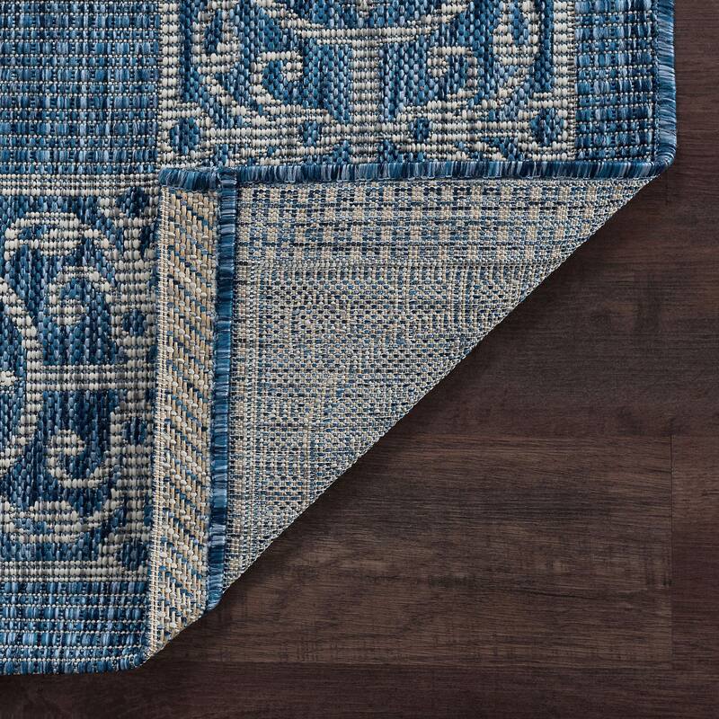 Colonnade Traditional Border Indoor/Outdoor Area Rug
