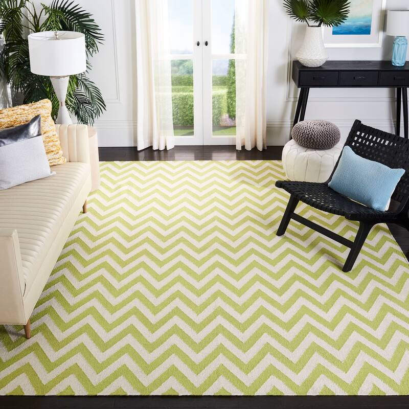 SAFAVIEH Handmade Flatweave Dhurries Naira Modern Wool Rug - 10' x 14' - Green/Ivory