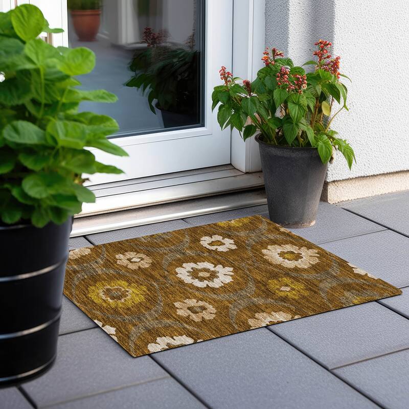 Machine Washable Indoor/ Outdoor Chantille Floral Geo Rug - Mocha - 1'8" x 2'6"