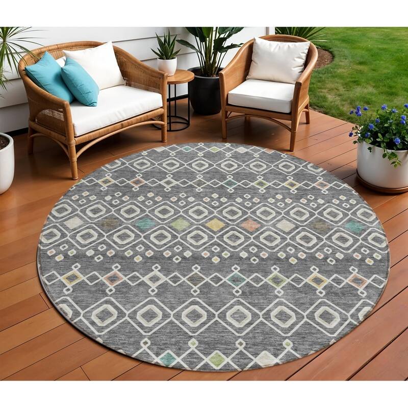 HomeRoots Geometric Modern Rectangle Outdoor Rug - 8' Round
