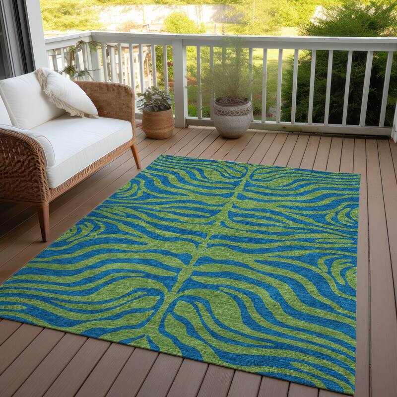 Machine Washable Indoor/ Outdoor Modern Animal Print Chantille Rug