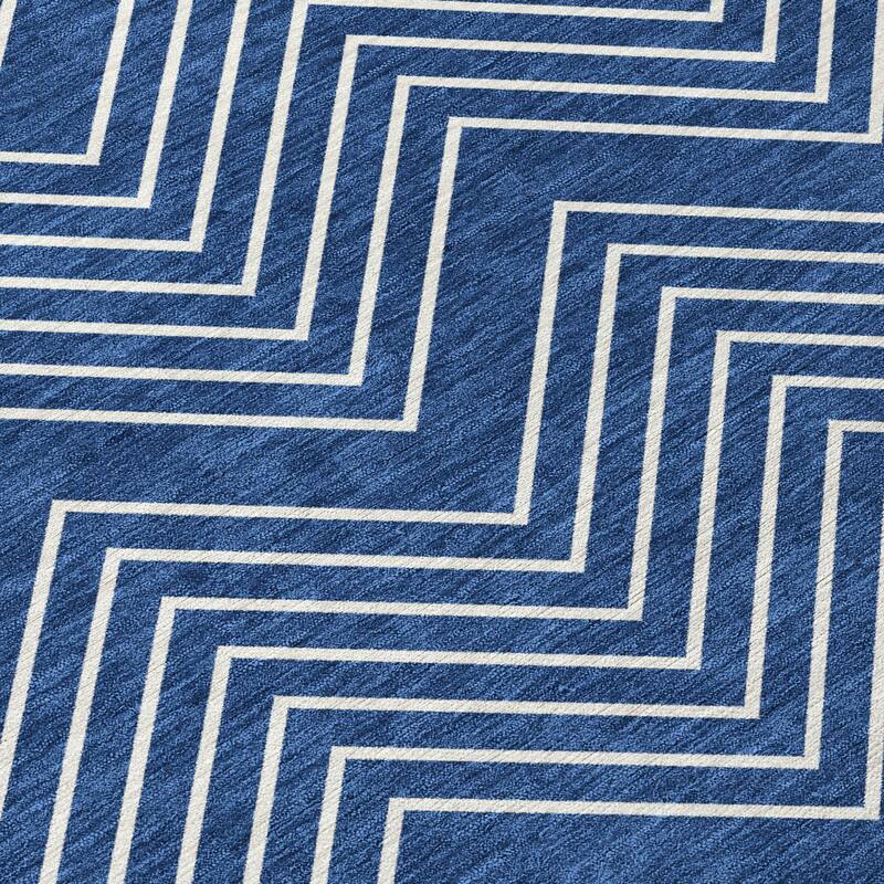 Machine Washable Indoor/ Outdoor Modern Chevron Chantille Rug