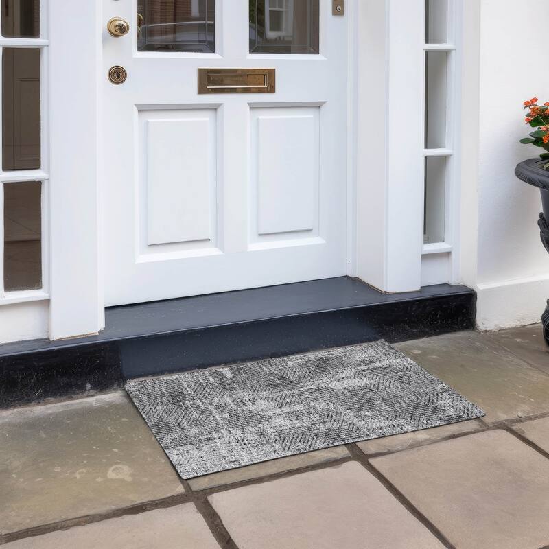 Machine Washable Indoor/ Outdoor Chantille Contemporary Maze Rug - Gray - 1'8" x 2'6"