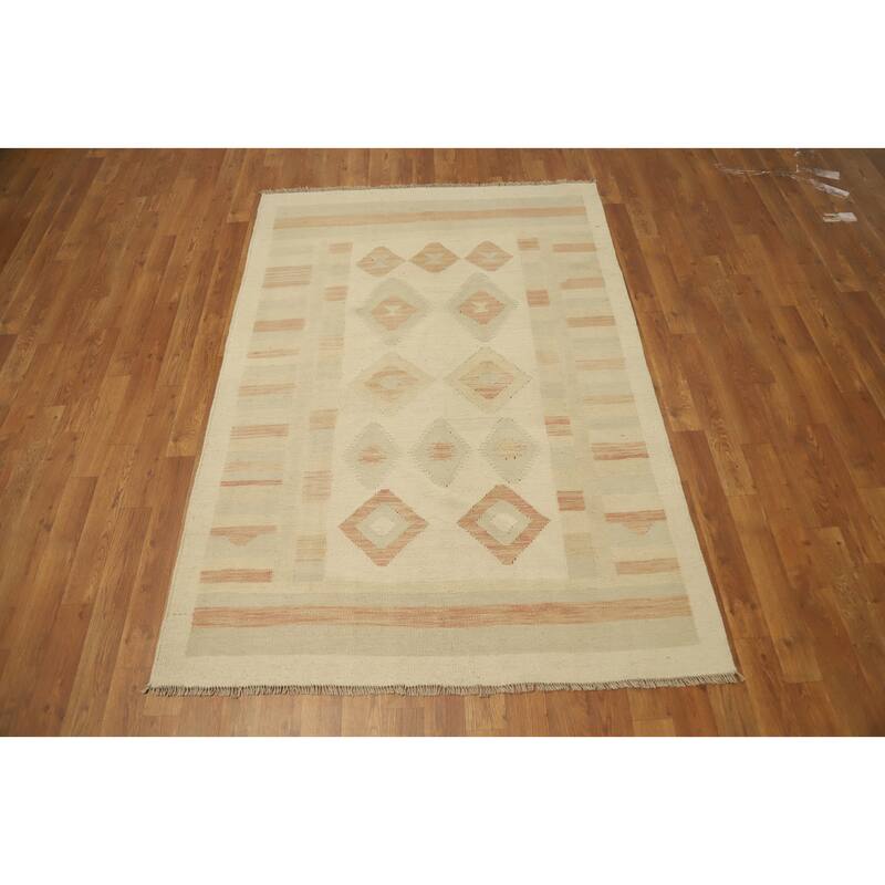 Hand Woven Oriental 100% Wool Carpet Southwestern Tribal Beige & Ivories Kilim Area Rug - 5' 9'' X 4' 0''