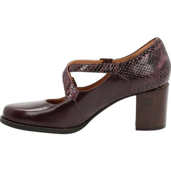 clarks adjustable strap shoes