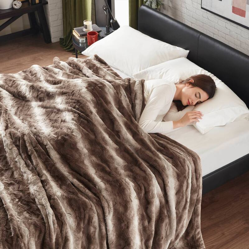 Madison Park Zuri Faux Fur Blanket