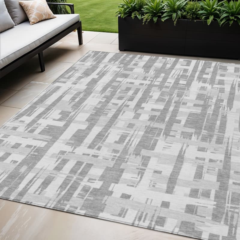 HomeRoots Striped Transitional Rectangle Outdoor Rug - 5' X 8'