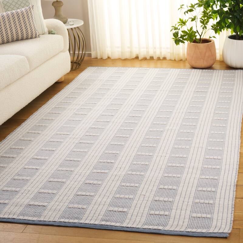 SAFAVIEH Handmade Flatweave Lynann Vermont Wool & Cotton Rug - 4' x 6' - Light Blue/Ivory