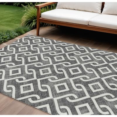 HomeRoots Geometric Transitional Rectangle Outdoor Rug