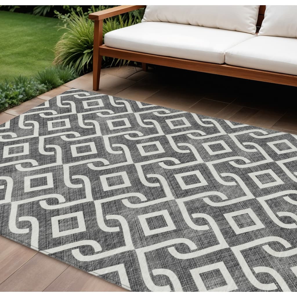 HomeRoots Geometric Transitional Rectangle Outdoor Rug