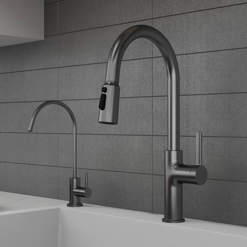 Karran Stalbridge Single Handle Pull-Down Sprayer Kitchen Faucet
