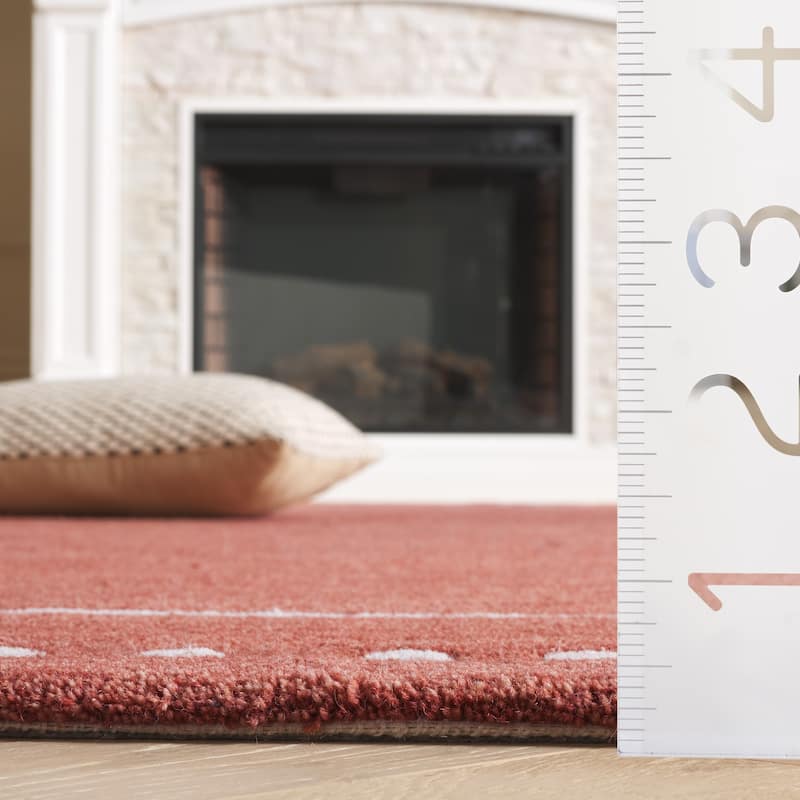 SAFAVIEH Handmade Bella Alverta Dotted Border Wool Rug