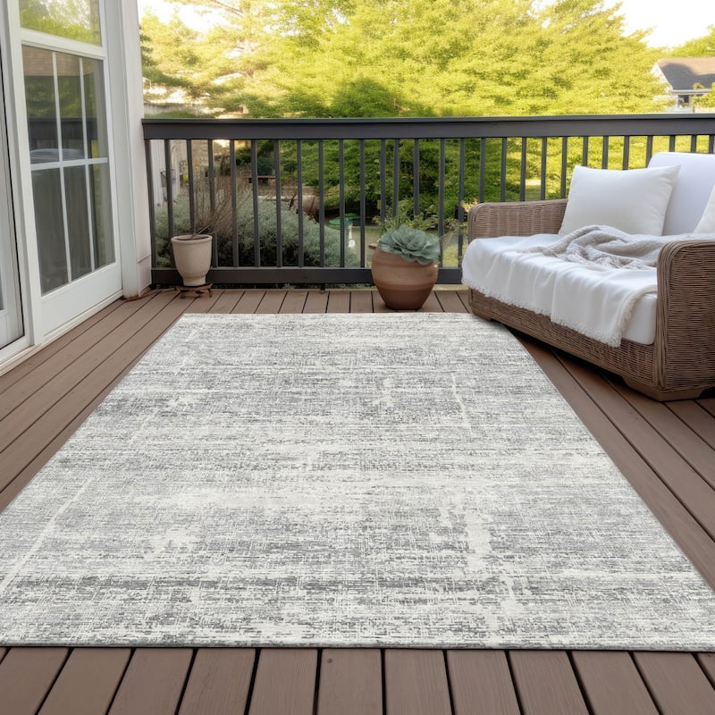 Machine Washable Indoor/ Outdoor Chantille Ombre Solid Rug - Silver - 3' x 5'