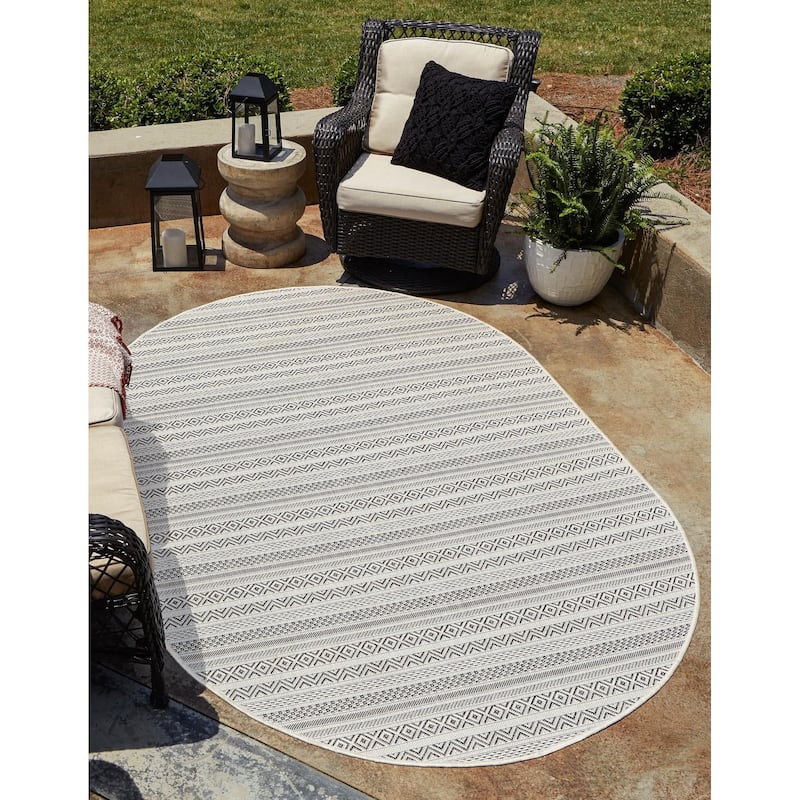 Outdoor Laaset Collection Area Rug - Beige - 3'3"x5'3" Oval