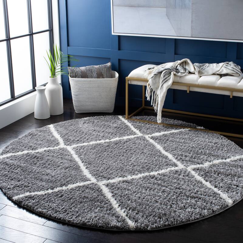SAFAVIEH August Shag Todorka Trellis 1.26-inch Thick Rug - 6'7" Round - Light Grey/Ivory