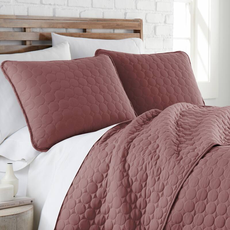 Vilano Ultra-Soft Lightweight 3-piece Quilt and Sham Set