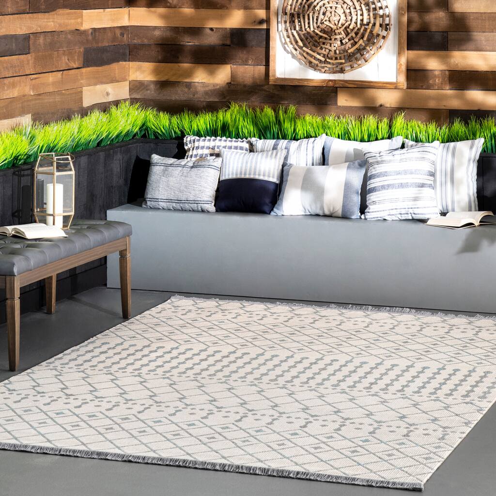 Nuloom Bohemian Geometric Moroccan Trellis Tassels Indoor/ Outdoor Area Rug