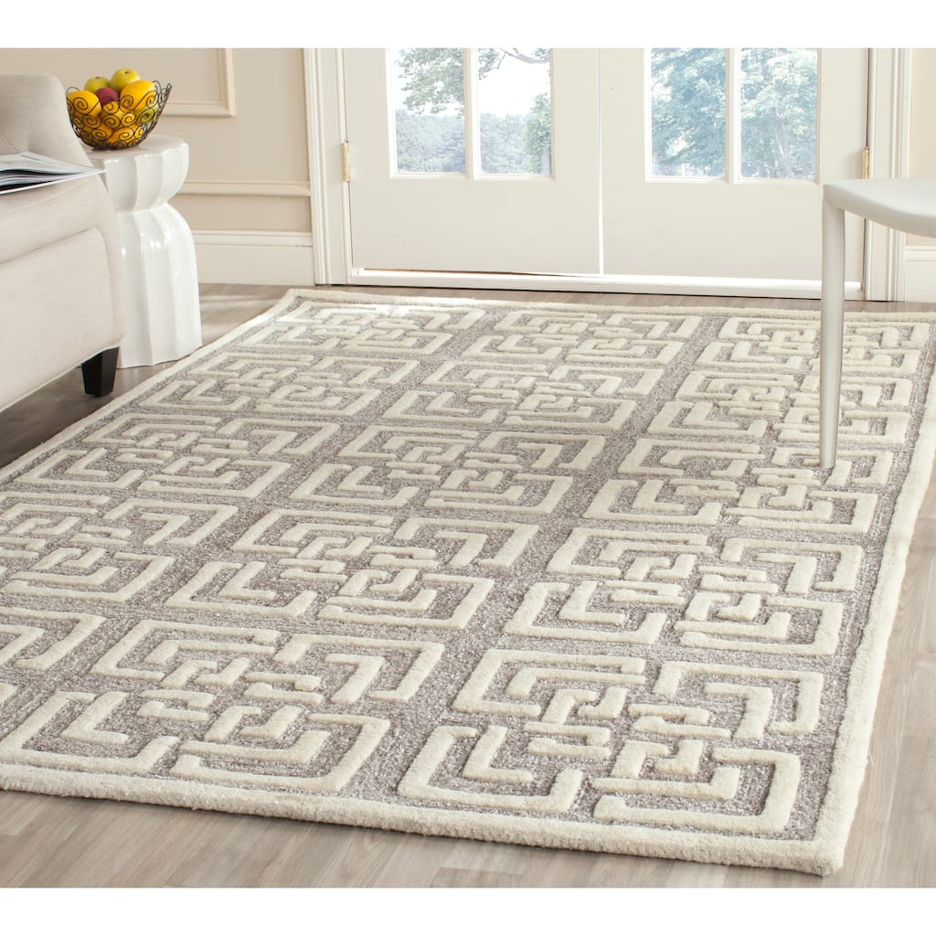 SAFAVIEH Handmade Precious Grga Modern Polyester Rug