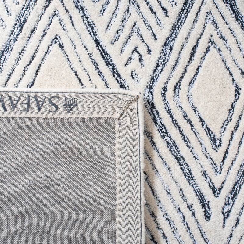 SAFAVIEH Handmade Abstract Mariken Diamond Wool Rug