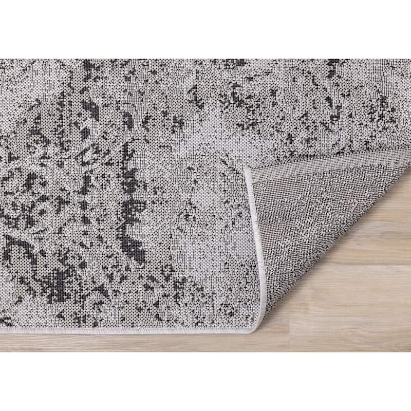 Jackson Collection - Grey/ Black Distressed Damask Indoor/Outdoor Rug