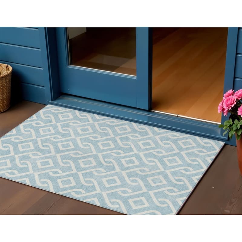 HomeRoots Geometric Transitional Rectangle Outdoor Rug - 3' x 5'