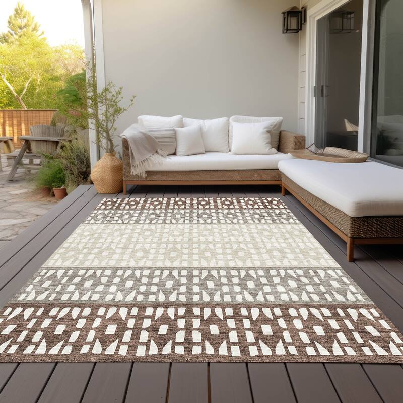 Machine Washable Indoor/ Outdoor Stripe Geo Chantille Rug - Chocolate - 2'6" x 3'10"
