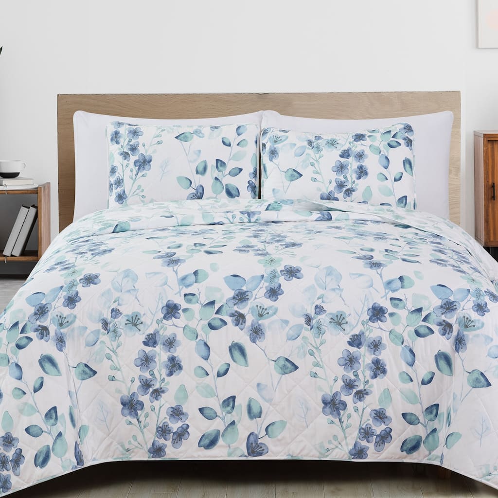 Luxurious Watercolor Leaves Microfiber Quilt Set With Shams