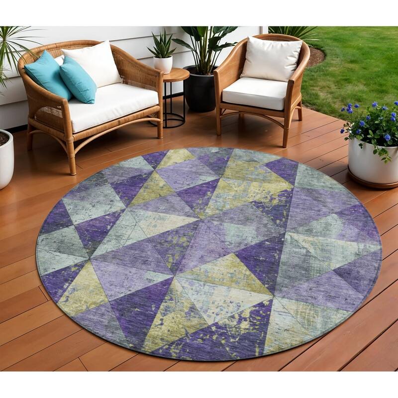 HomeRoots Geometric Transitional Rectangle Outdoor Rug - 8' Round