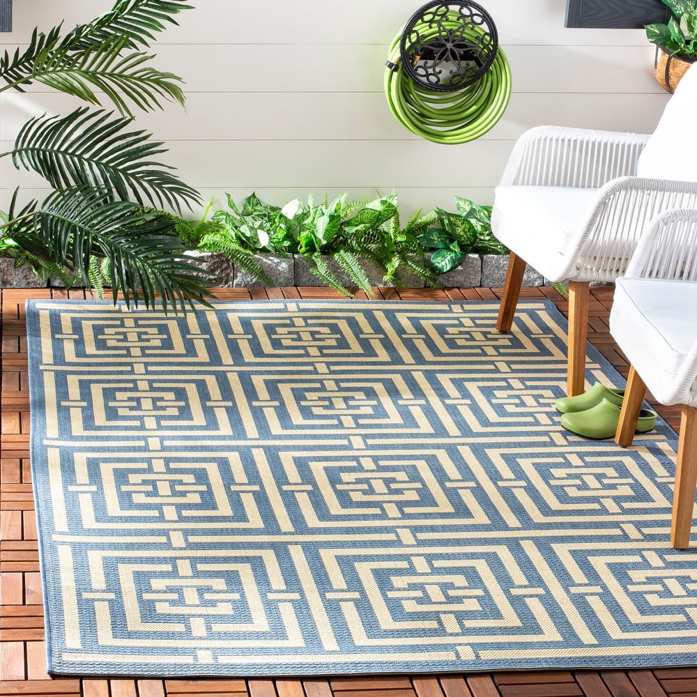 SAFAVIEH Courtyard Errica Indoor/ Outdoor Waterproof Patio Backyard Rug