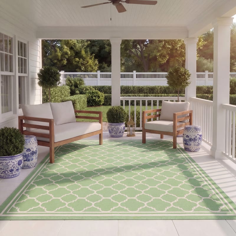 SAFAVIEH Courtyard Kristelle Indoor/ Outdoor Waterproof Patio Backyard Rug