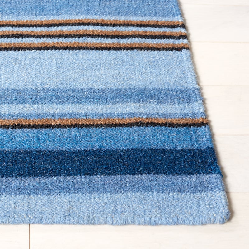 SAFAVIEH Handmade Striped Kilim Torrie Casual Wool Rug