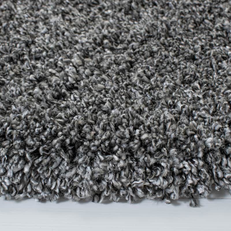 SAFAVIEH Evolution Shag Gwenaele Solid 1.8-inch Thick Rug