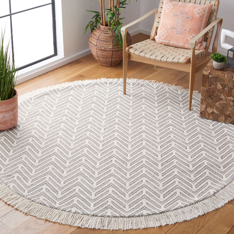 SAFAVIEH Handmade Natura Kazumi Wool Fringe Rug - 6' Round - Ivory/Grey
