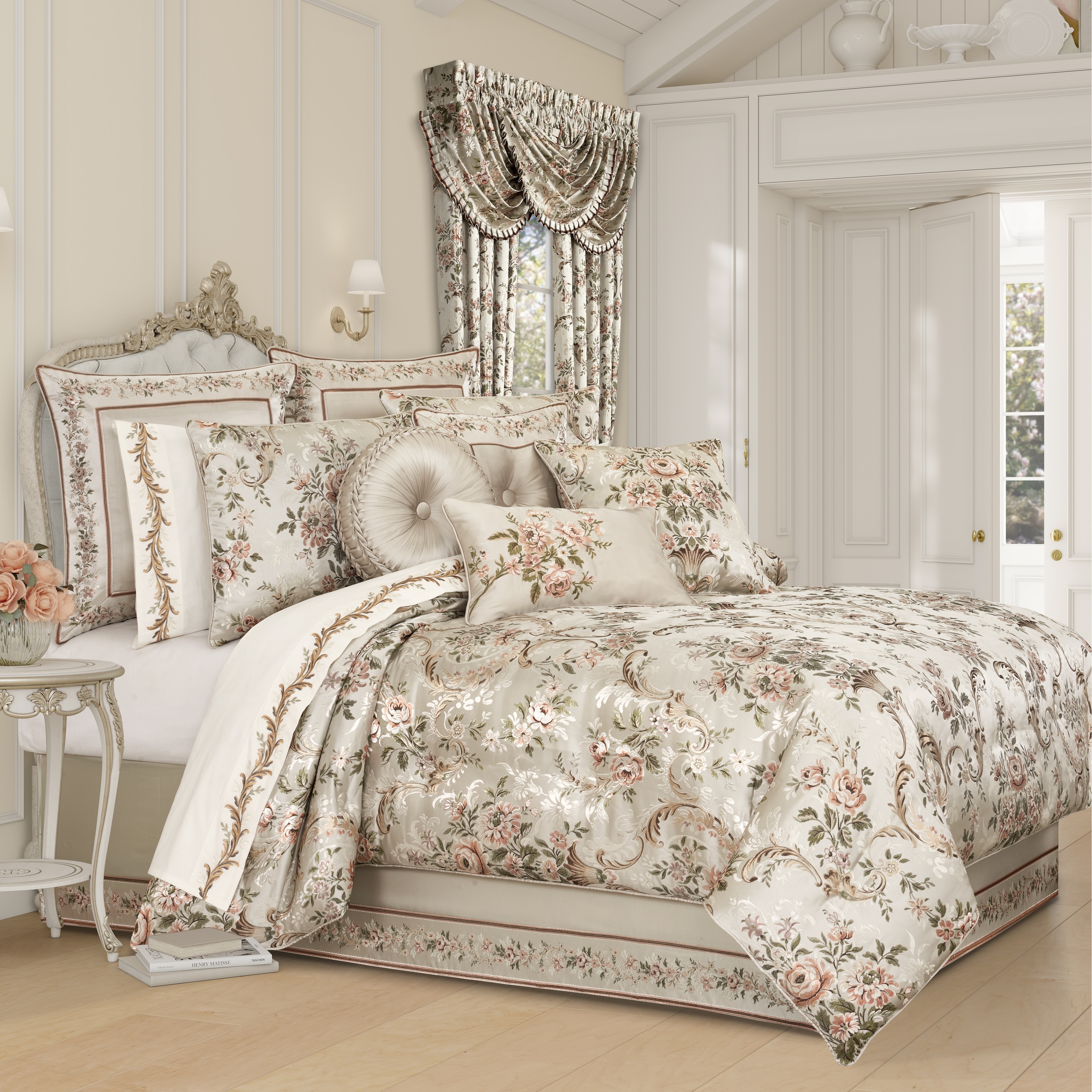 J. Queen New York Pecora Comforter Set