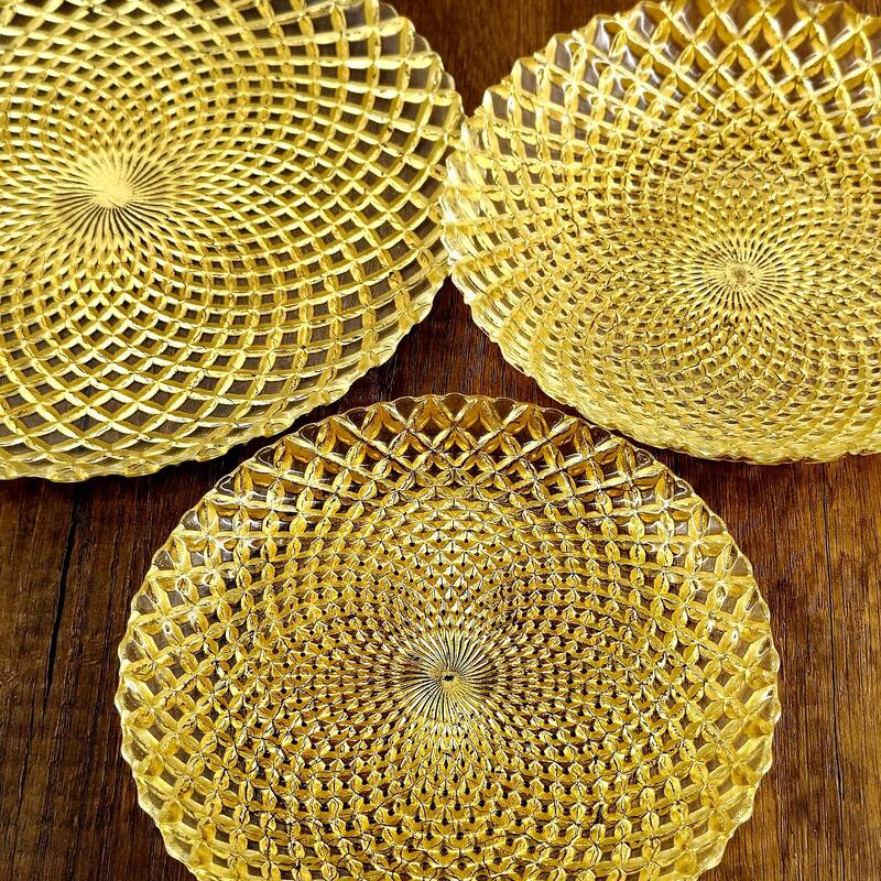 Unique Diamond Pattern Glass Dinner Set Perfect for Everyday Dining and Special Occasions