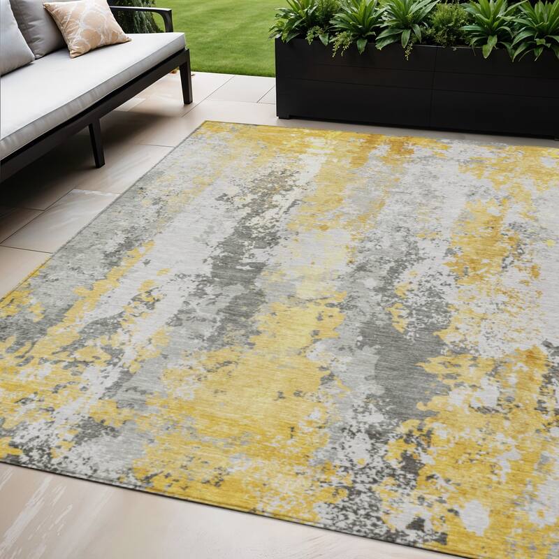 HomeRoots Abstract Transitional Rectangle Outdoor Rug - 5' X 8'