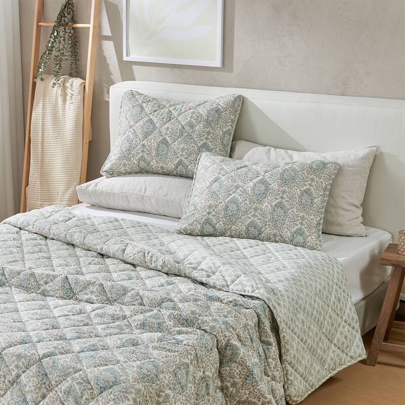 Patina Vie Maison Vintage Floral Printed Quilt Set with Shams