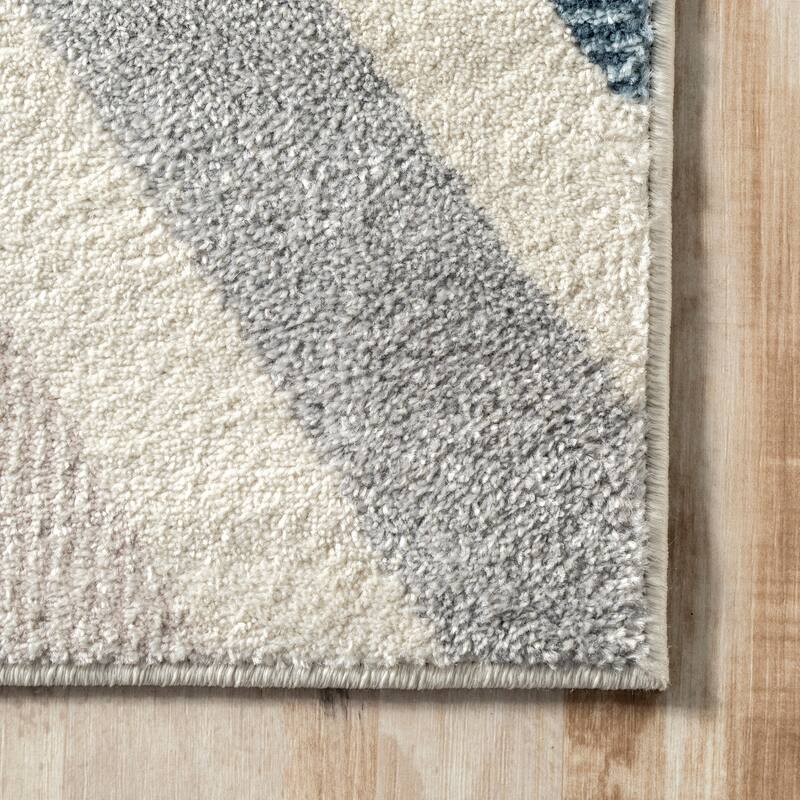 Nuloom Neveah Contemporary Chevron Area Rug