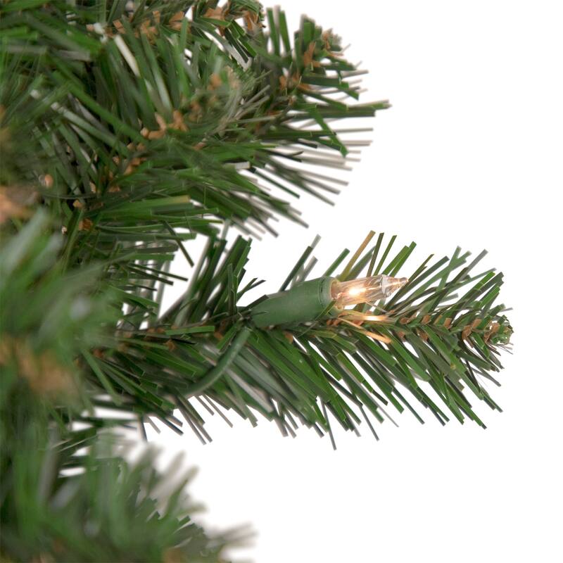 30" Pre-Lit Deluxe Windsor Pine Artificial Christmas Wreath Clear Lights