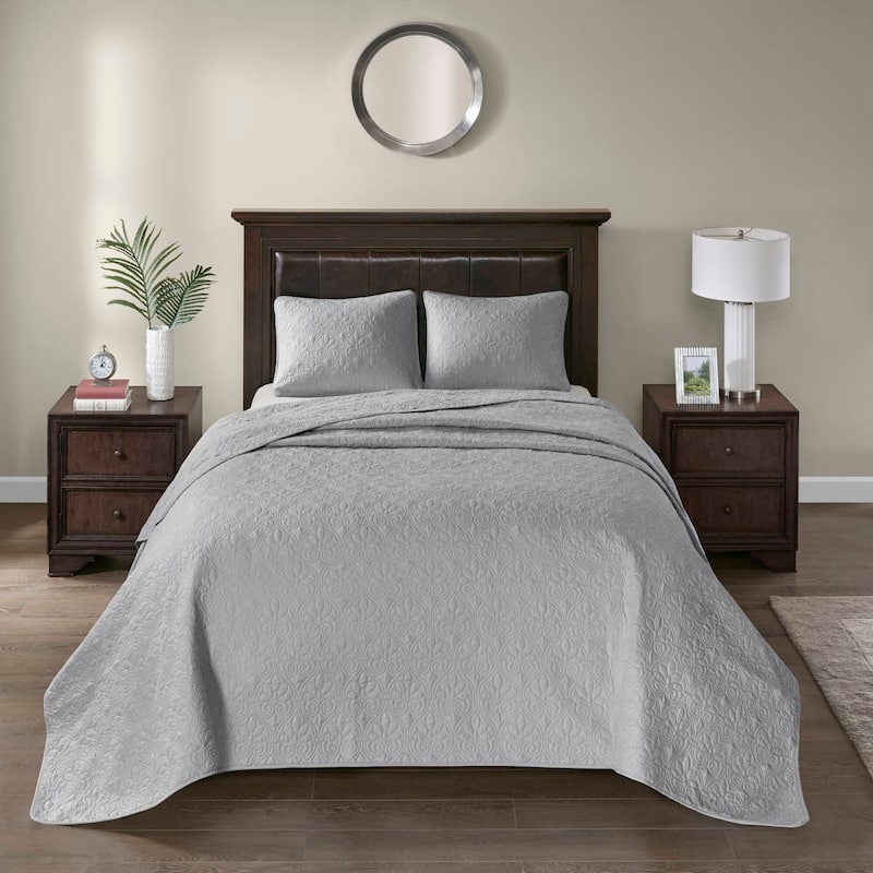 Madison Park Mansfield Reversible Oversized 3-piece Solid Texture Bedspread Quilt Set with Matching Shams