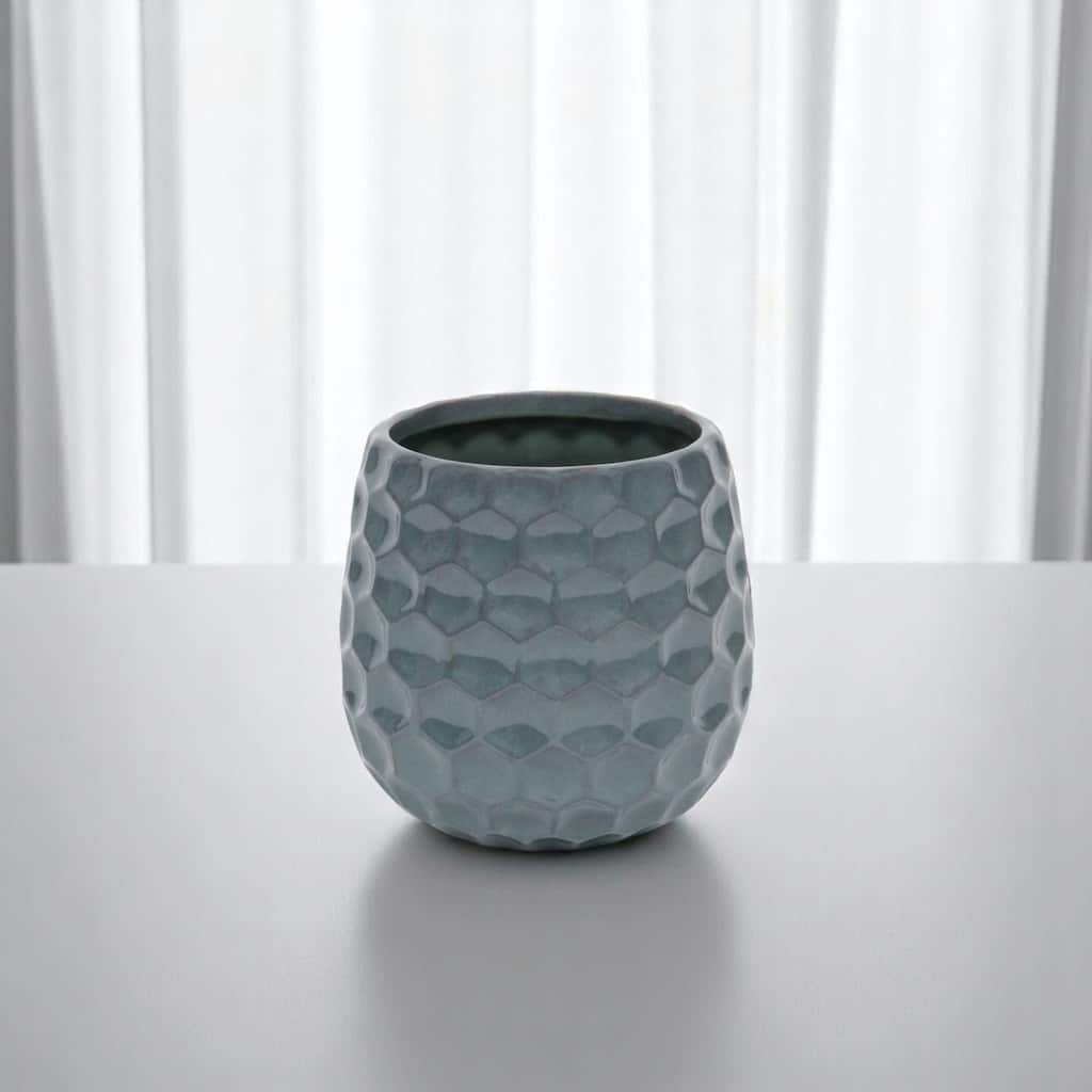 HomeRoots Blue Ceramic 38 Ounce Round Distressed Pot Planter - 5.75 in. x 5.50 in. x 5.75 in.