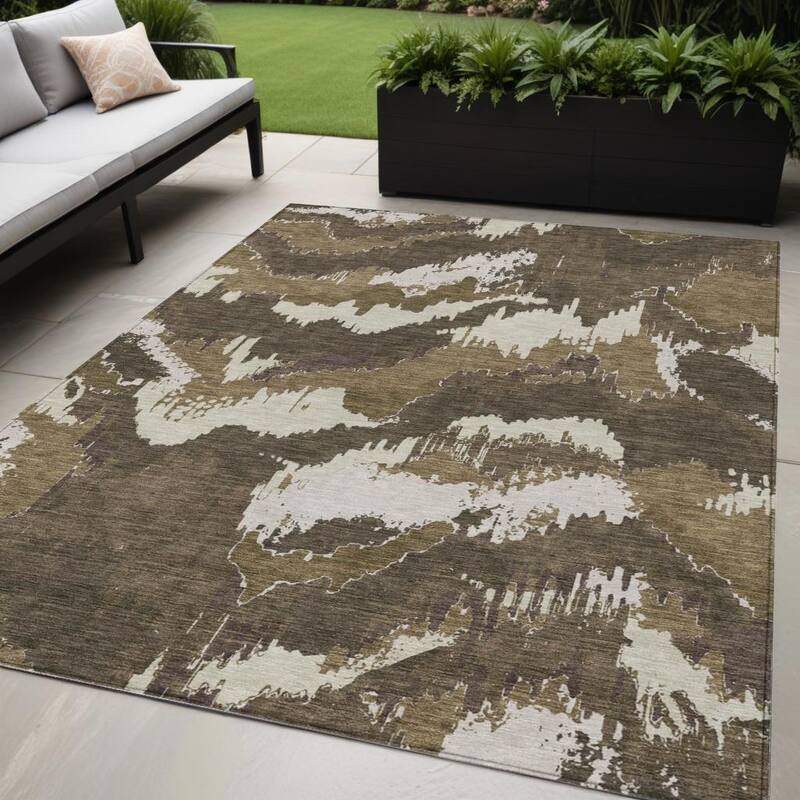 HomeRoots Abstract Transitional Rectangle Outdoor Rug - 5' X 8'