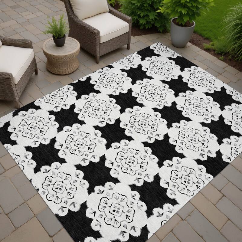 Machine Washable Indoor/ Outdoor Global Motif Chantille Rug - Black - 8' x 10'