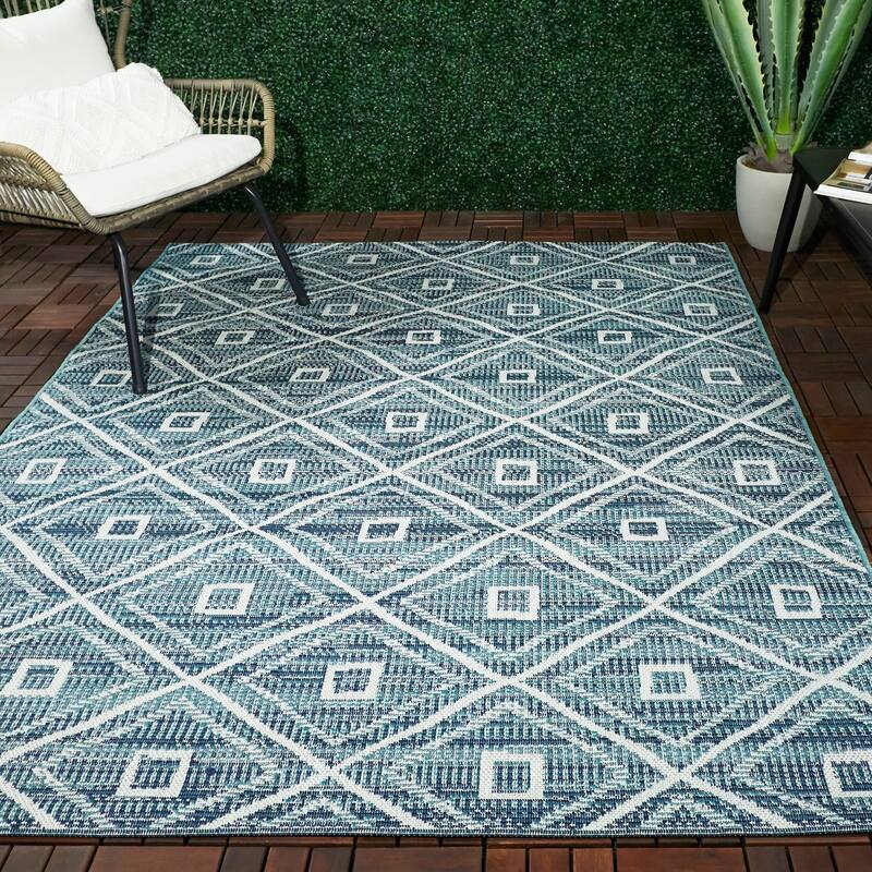 Annika Diamond Trellis Pattern Indoor/ Outdoor Area Rug