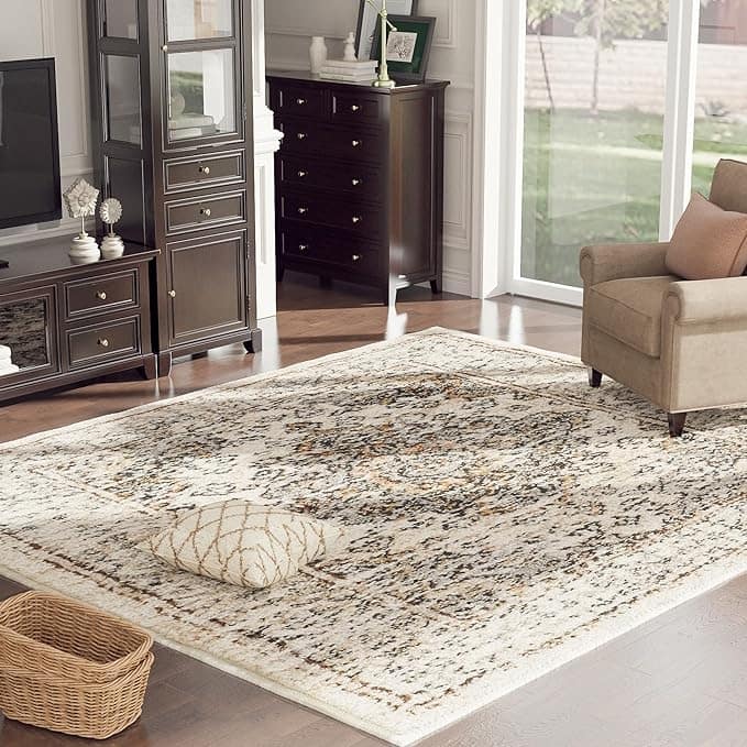 Traditional Cream/Beige Oriental Area Rug